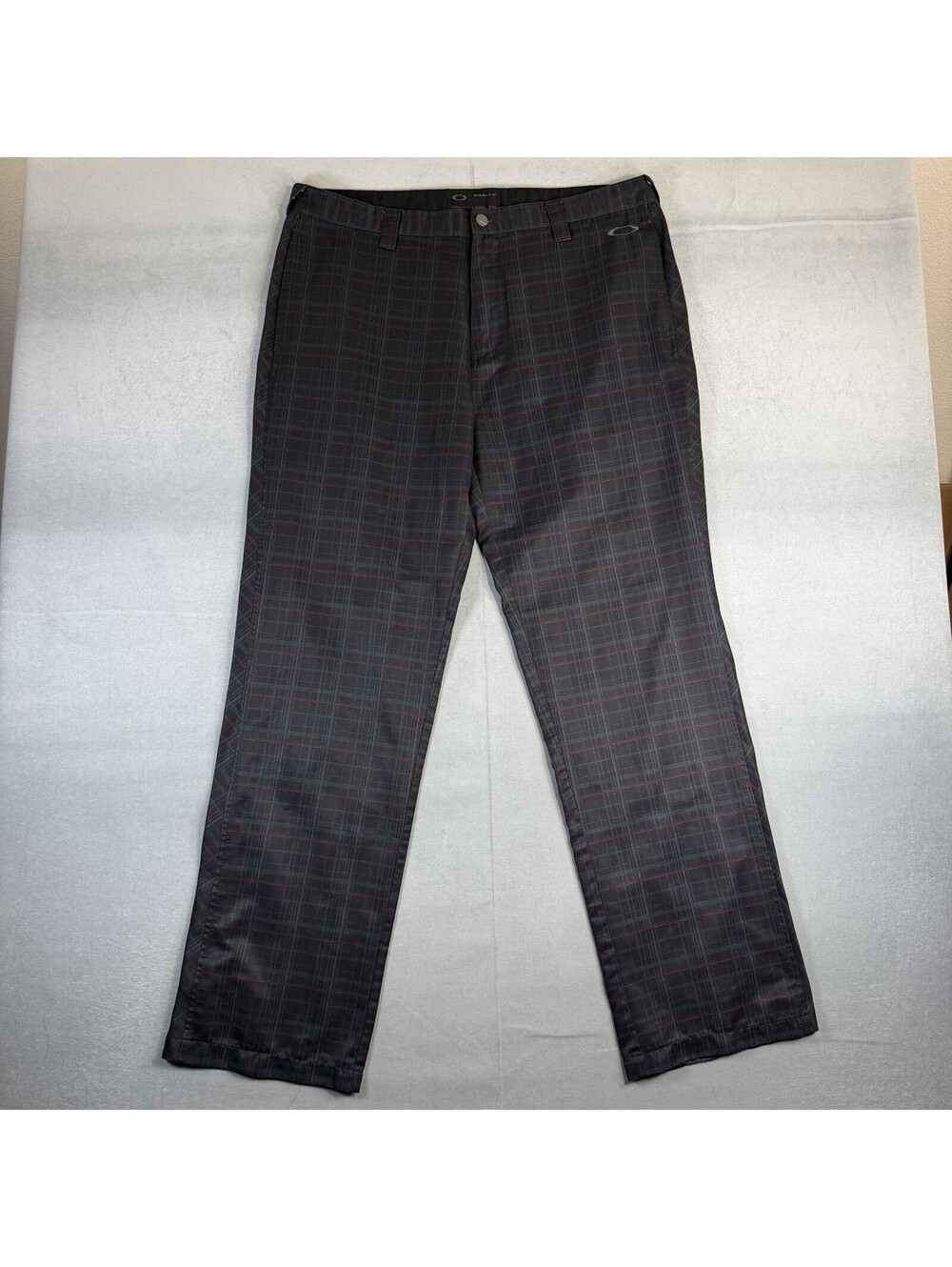 Oakley Golf Pants Mens 38x32 Gray Red Plaid Regular Straight Fit Performance
